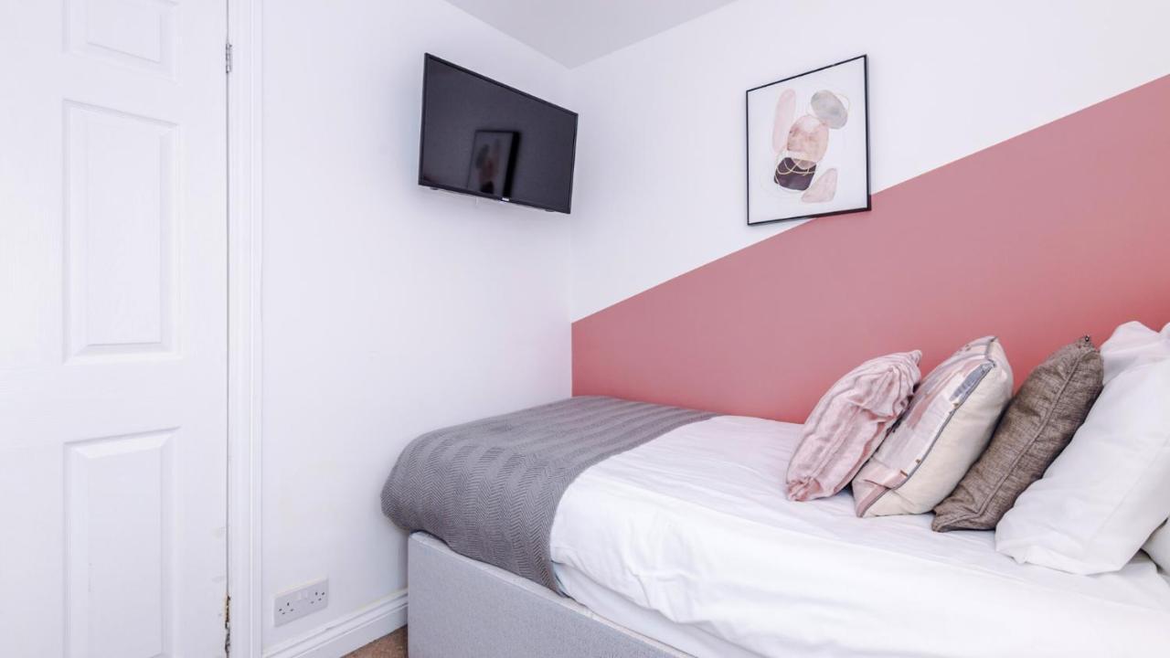 Newhall Road - 4 Bedroom Chester Home - Parking Wervin Ngoại thất bức ảnh