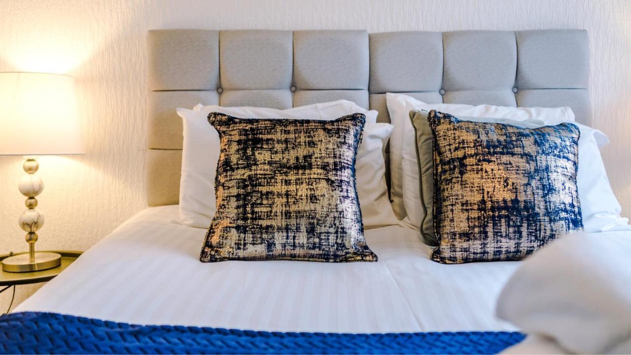 Newhall Road - 4 Bedroom Chester Home - Parking Wervin Ngoại thất bức ảnh