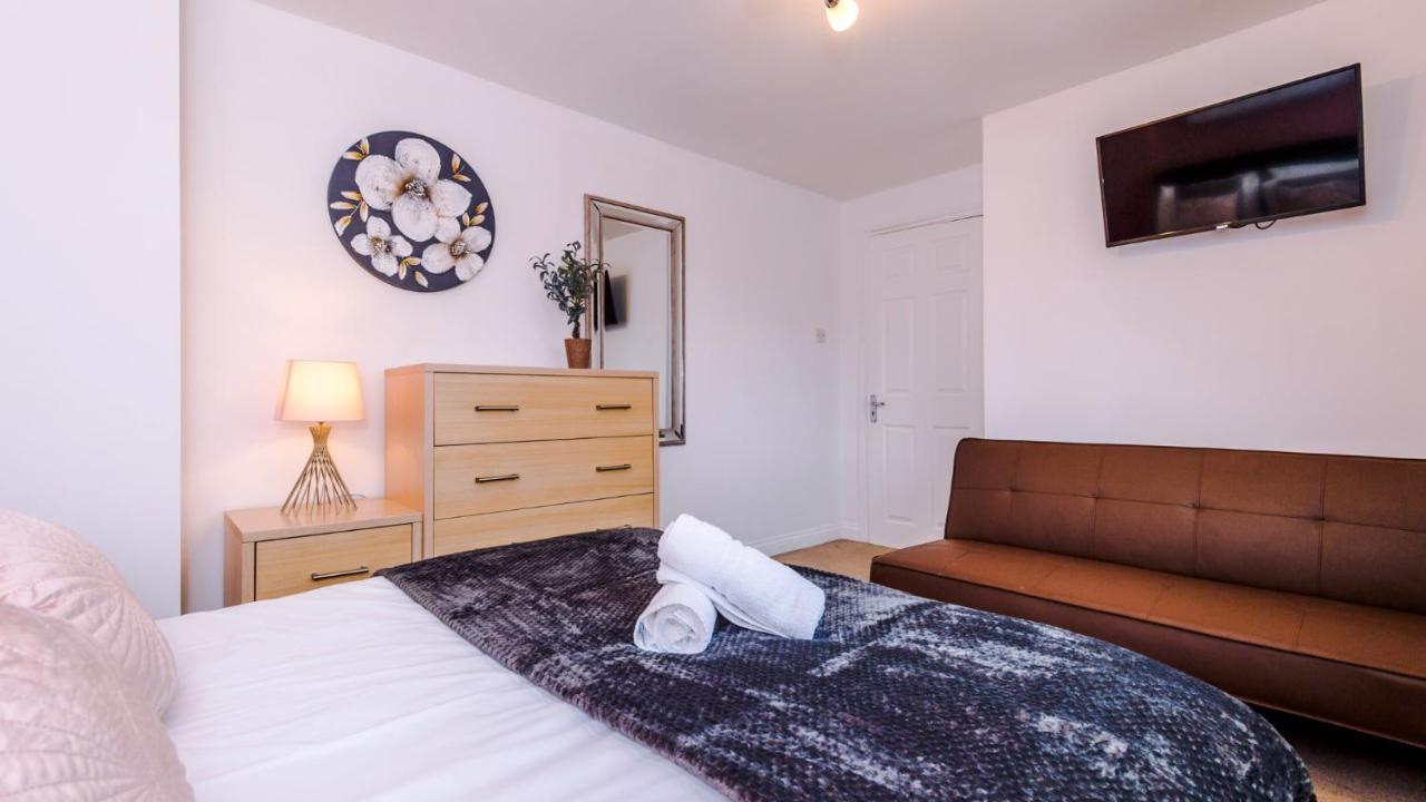 Newhall Road - 4 Bedroom Chester Home - Parking Wervin Ngoại thất bức ảnh