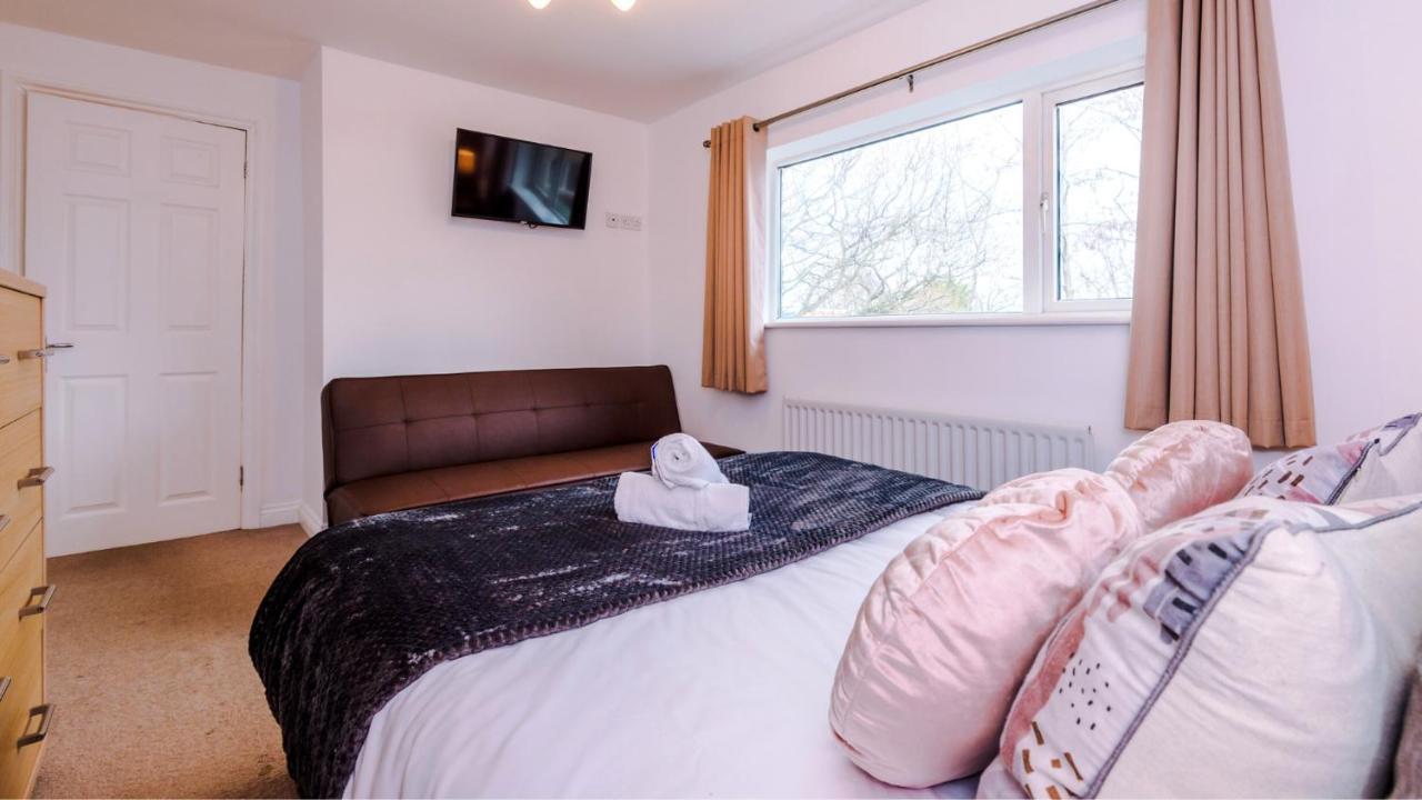 Newhall Road - 4 Bedroom Chester Home - Parking Wervin Ngoại thất bức ảnh