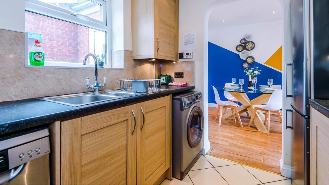 Newhall Road - 4 Bedroom Chester Home - Parking Wervin Ngoại thất bức ảnh